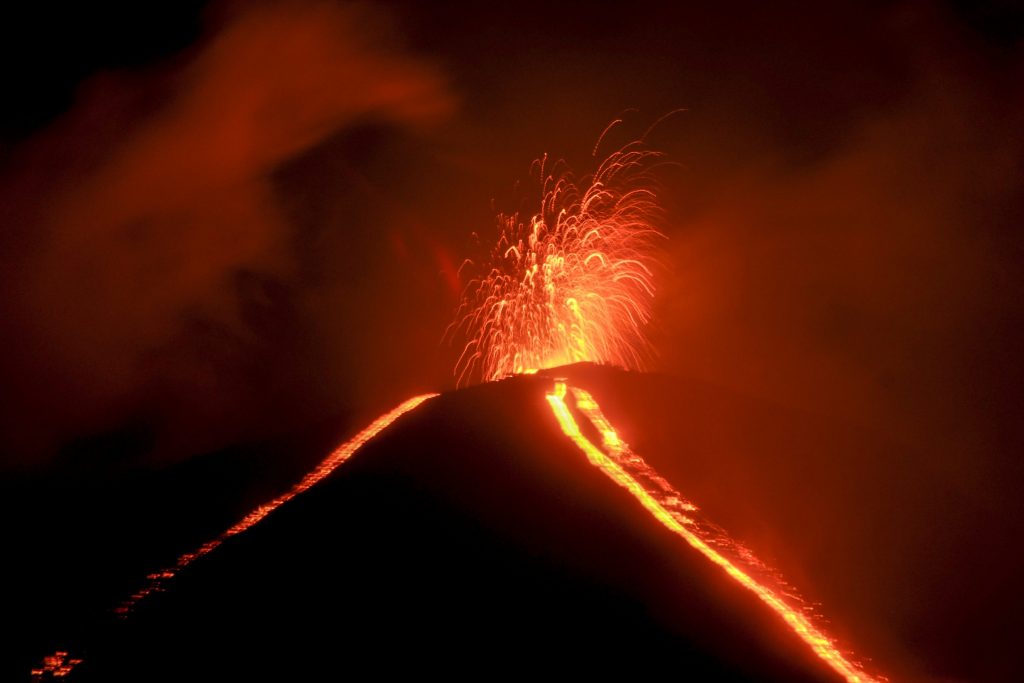 Escala un volcán en la bella Guatemala