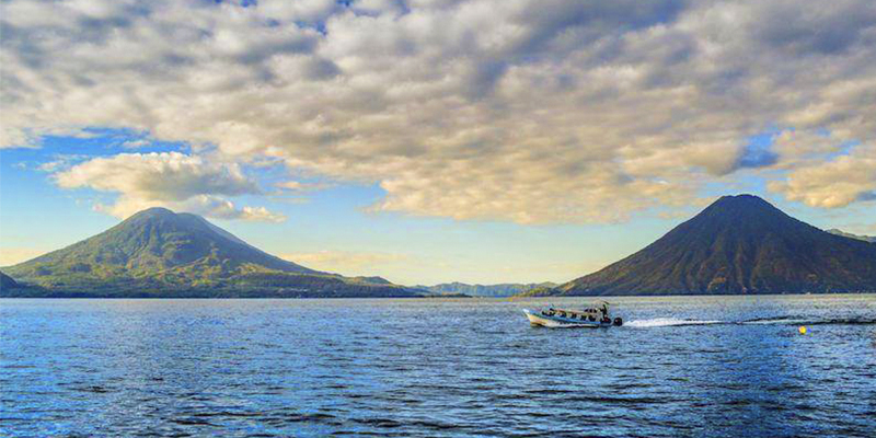 Explora el lago de Atitlán en Guatemala